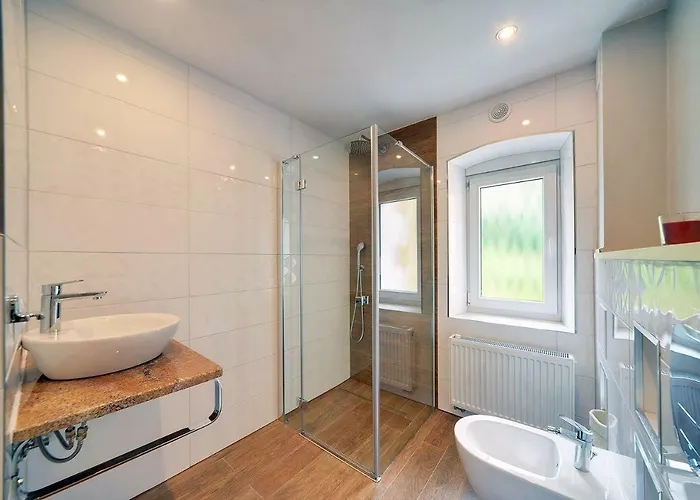 Fridays شكلارسكا بوريبا